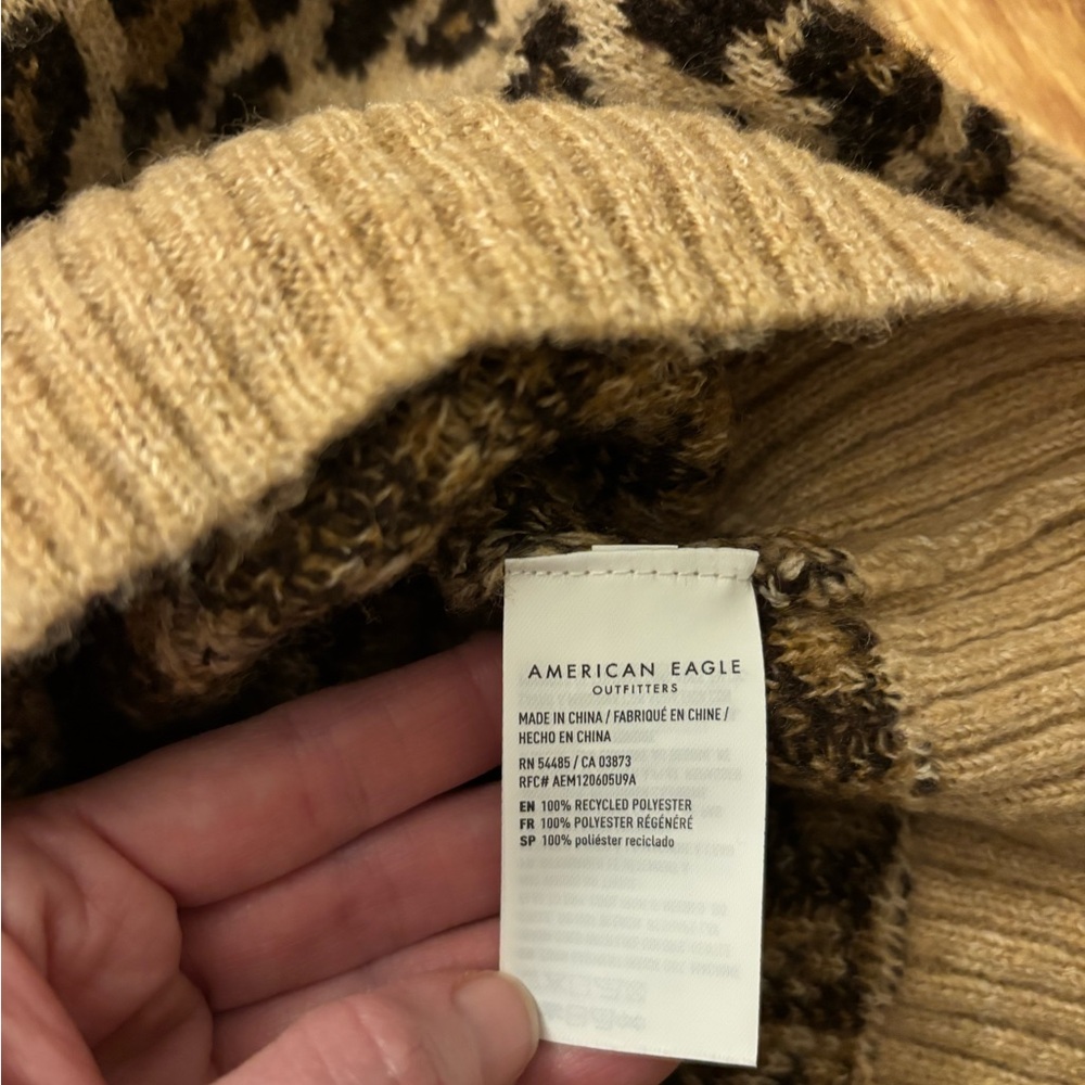 NWT AE Whoa So Soft Classic Crew Neck Sweater size small - Picture 9 of 9